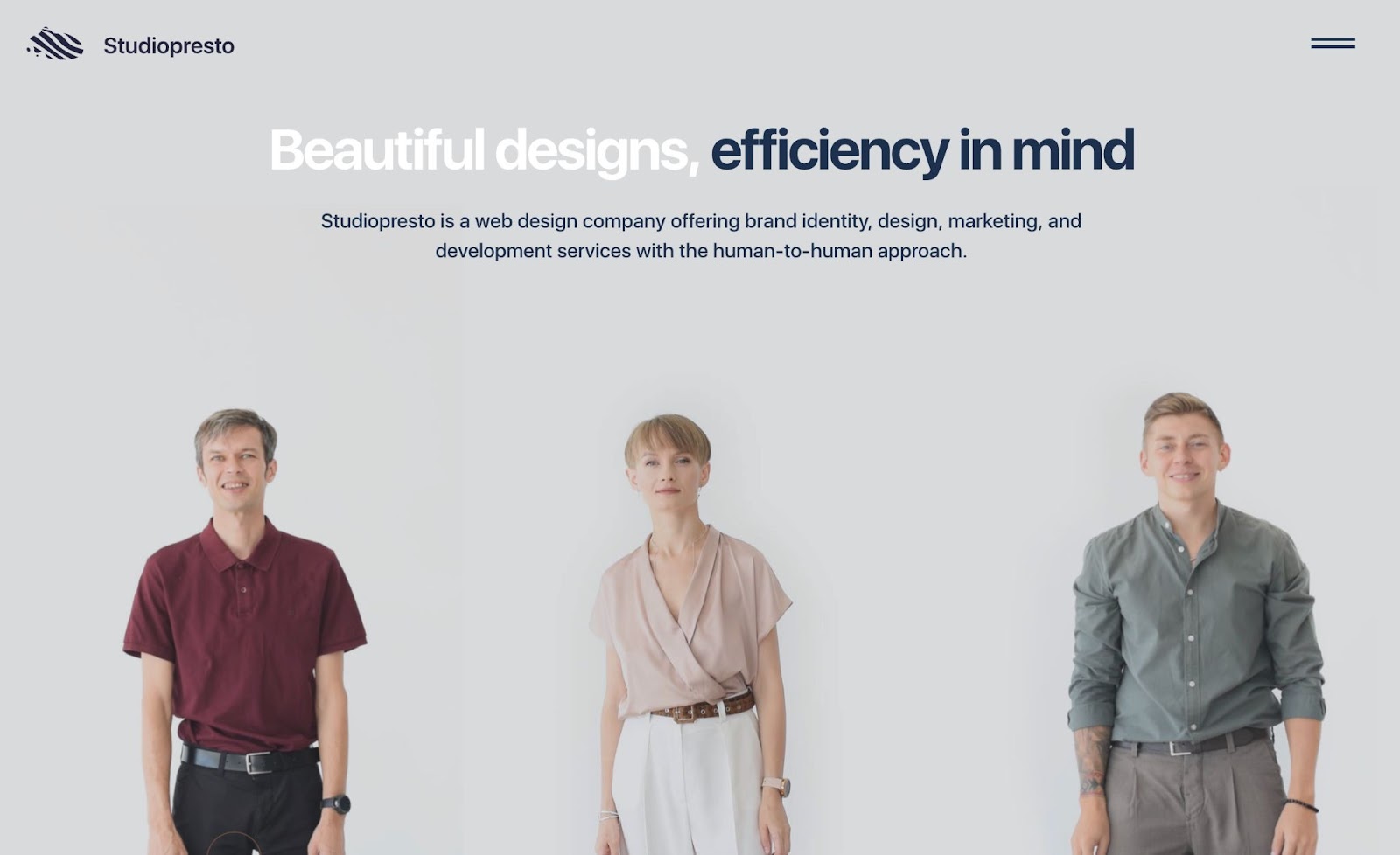 Un fondo completamente gris con un texto de encabezado que dice "Hermosos diseños, pensando en la eficiencia". Debajo hay imágenes de un hombre con una camisa roja, una mujer con un top ruborizado y un hombre con un botón color salvia.